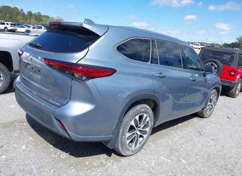 Photo 4 of 2020 Toyota Highlander XLE (VIN 5TDGZRBH7LS044588)