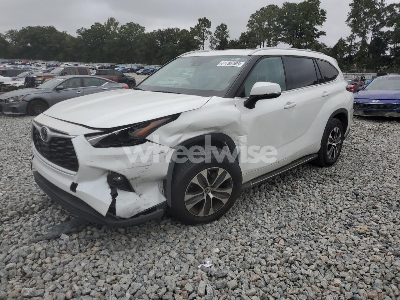 2022 TOYOTA HIGHLANDER XLE (VIN 5TDGZRBH7MS068195) main photo