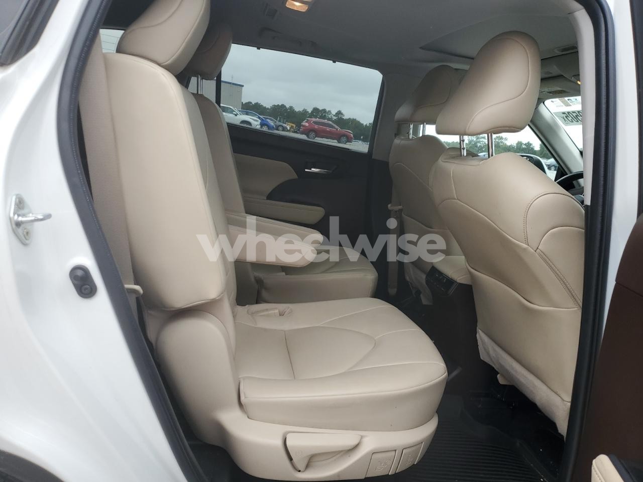 Photo 11 of 2022 TOYOTA HIGHLANDER XLE (VIN 5TDGZRBH7MS068195)