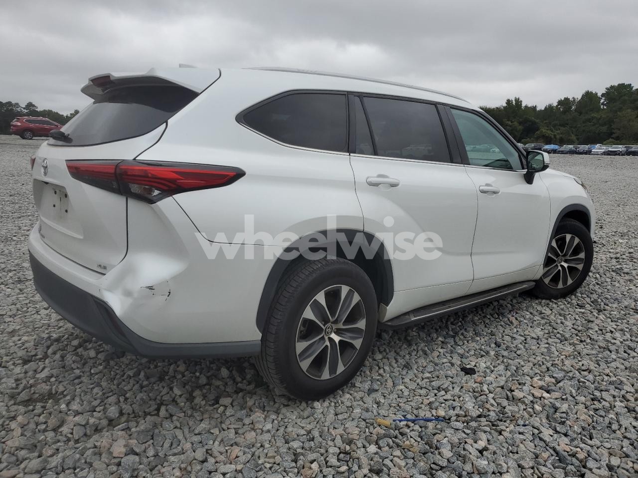Photo 3 of 2022 TOYOTA HIGHLANDER XLE (VIN 5TDGZRBH7MS068195)