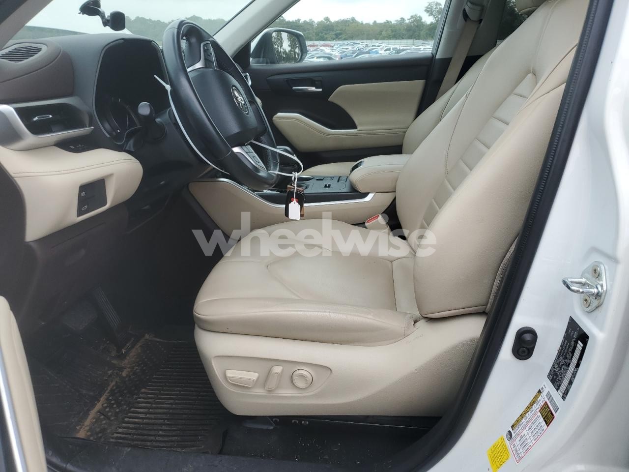 Photo 7 of 2022 TOYOTA HIGHLANDER XLE (VIN 5TDGZRBH7MS068195)