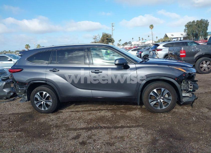 Photo 14 of 2021 Toyota Highlander XLE (VIN 5TDGZRBH7MS121493)