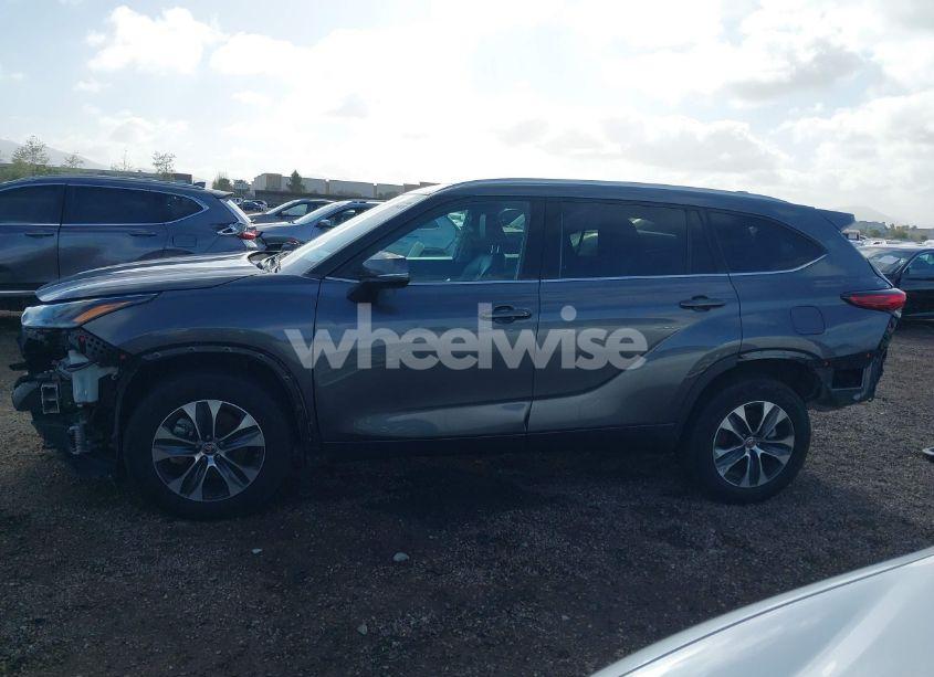 Photo 15 of 2021 Toyota Highlander XLE (VIN 5TDGZRBH7MS121493)