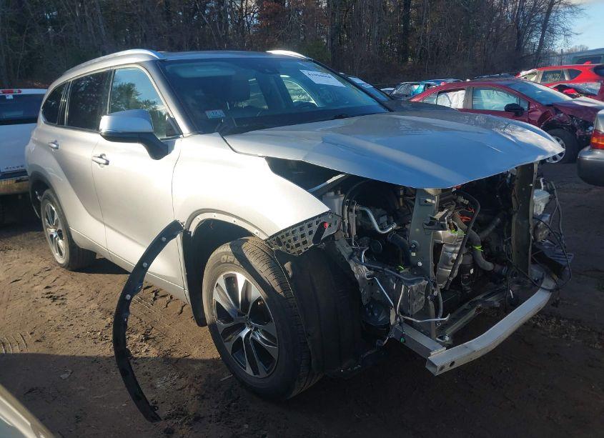 2021 Toyota Highlander XLE (VIN 5TDGZRBH7MS157426) main photo