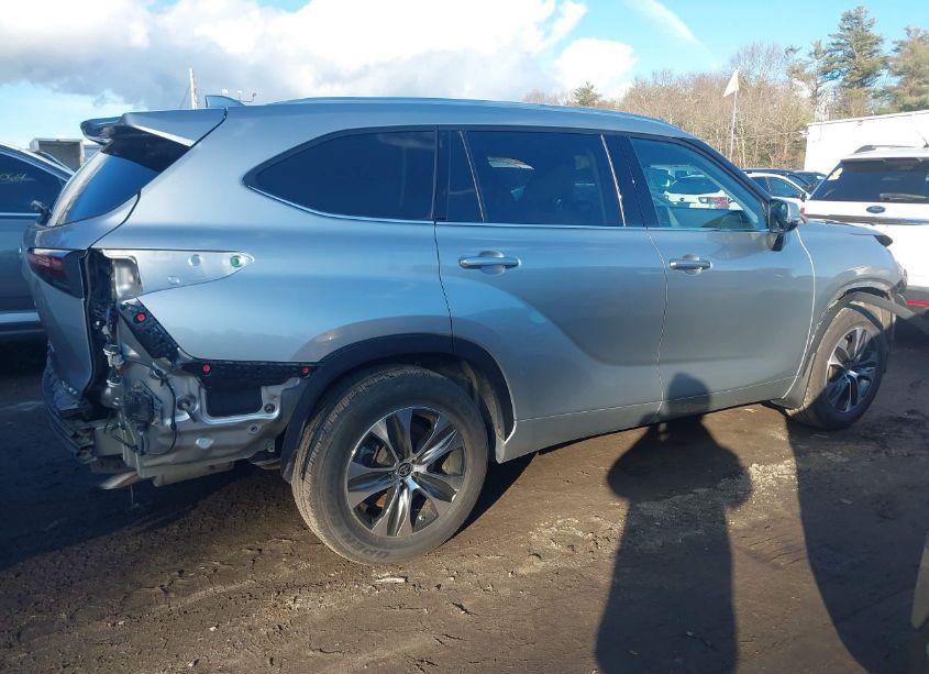 Photo 14 of 2021 Toyota Highlander XLE (VIN 5TDGZRBH7MS157426)
