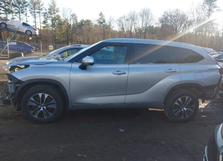 Photo 15 of 2021 Toyota Highlander XLE (VIN 5TDGZRBH7MS157426)