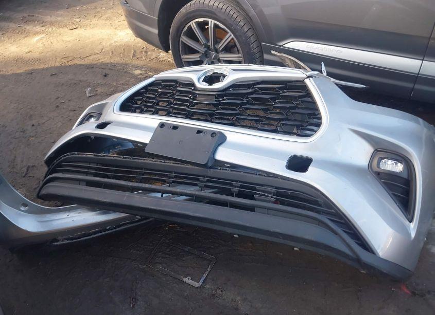 Photo 18 of 2021 Toyota Highlander XLE (VIN 5TDGZRBH7MS157426)