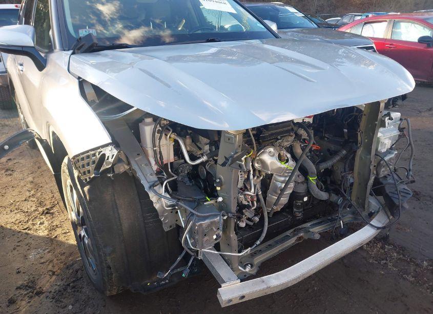 Photo 6 of 2021 Toyota Highlander XLE (VIN 5TDGZRBH7MS157426)