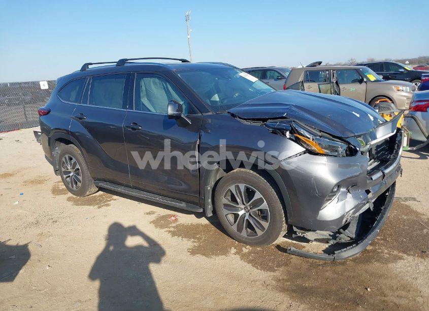 2021 Toyota Highlander XLE (VIN 5TDGZRBH7MS540086) main photo