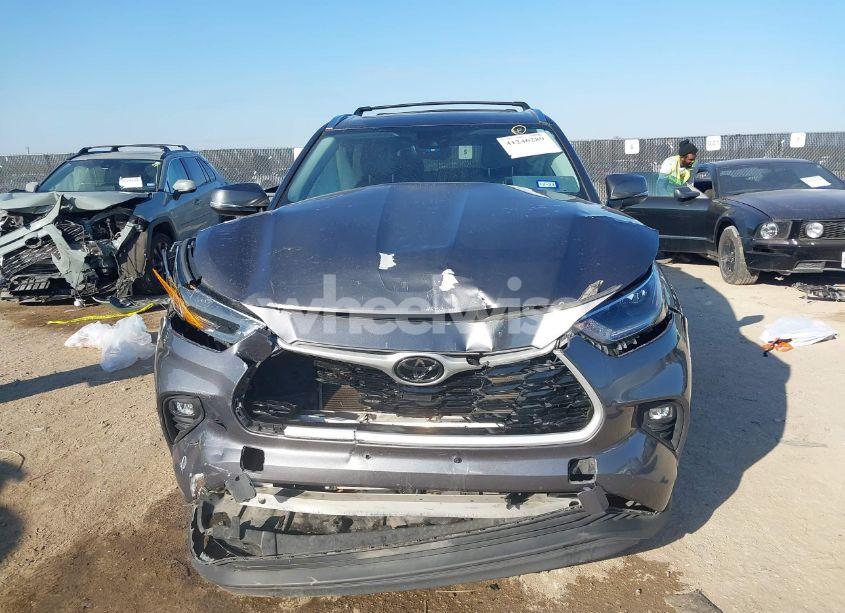 Photo 12 of 2021 Toyota Highlander XLE (VIN 5TDGZRBH7MS540086)