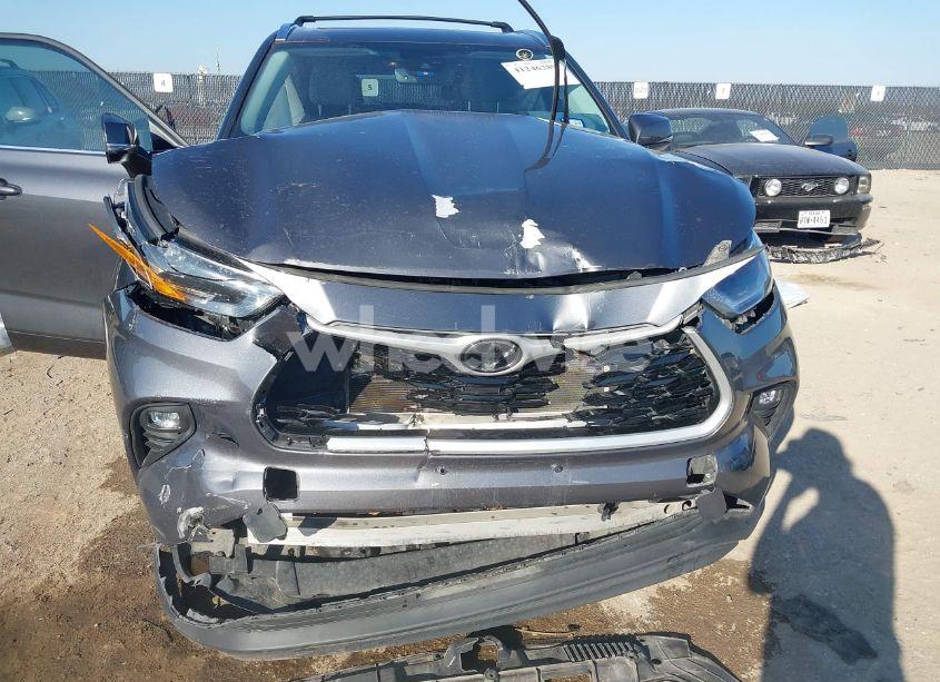 Photo 6 of 2021 Toyota Highlander XLE (VIN 5TDGZRBH7MS540086)