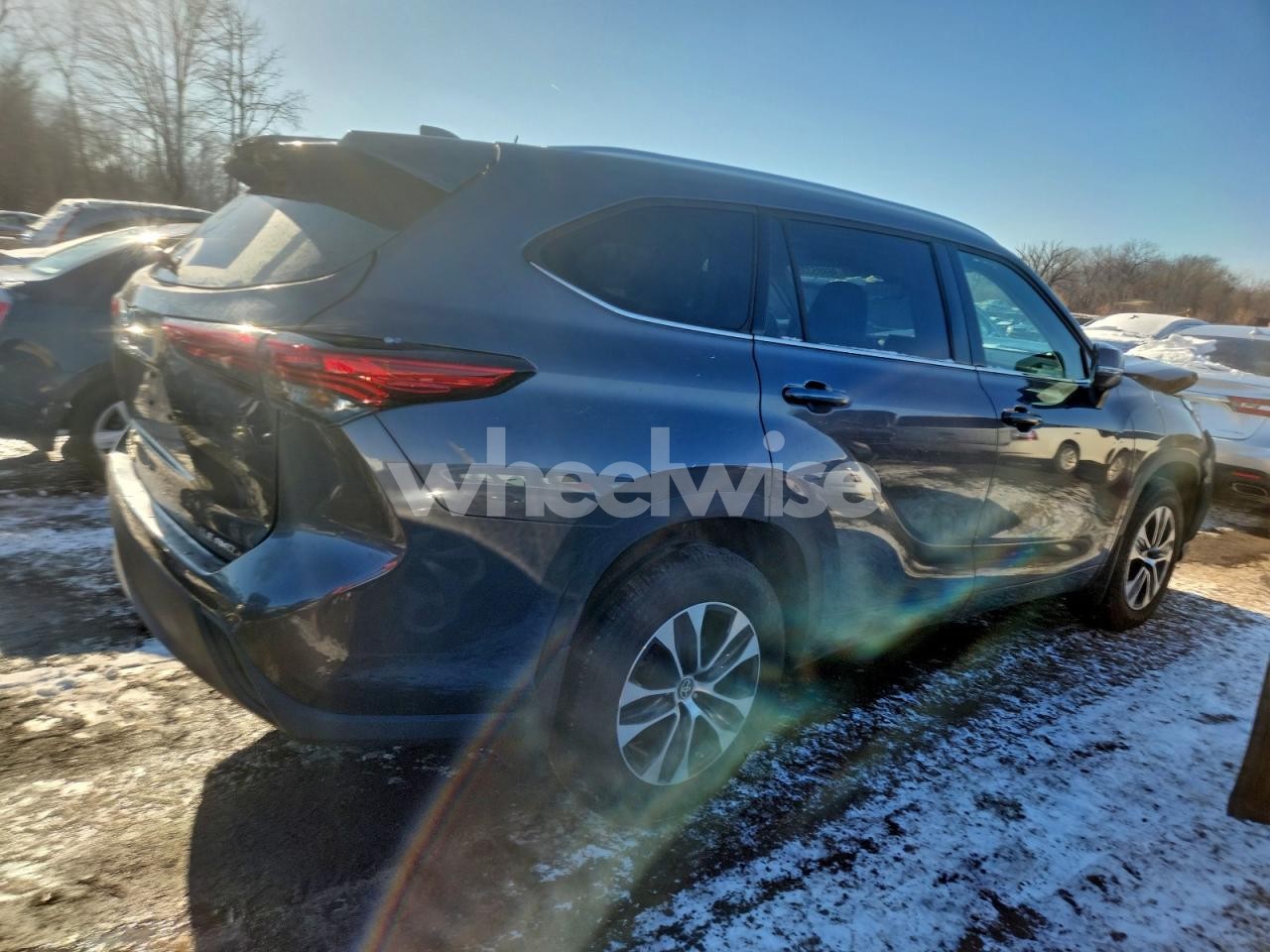 Photo 3 of 2021 TOYOTA HIGHLANDER XLE (VIN 5TDGZRBH7MS540976)