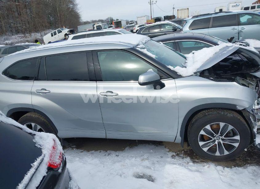 Photo 14 of 2021 Toyota Highlander XLE (VIN 5TDGZRBH7MS547443)