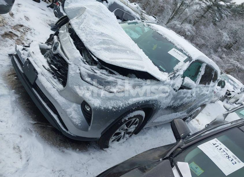 Photo 2 of 2021 Toyota Highlander XLE (VIN 5TDGZRBH7MS547443)