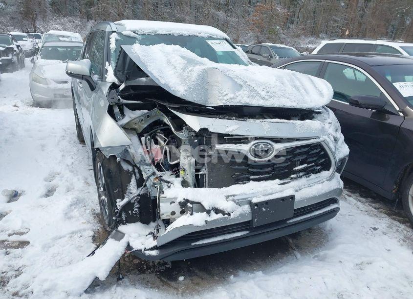 Photo 6 of 2021 Toyota Highlander XLE (VIN 5TDGZRBH7MS547443)