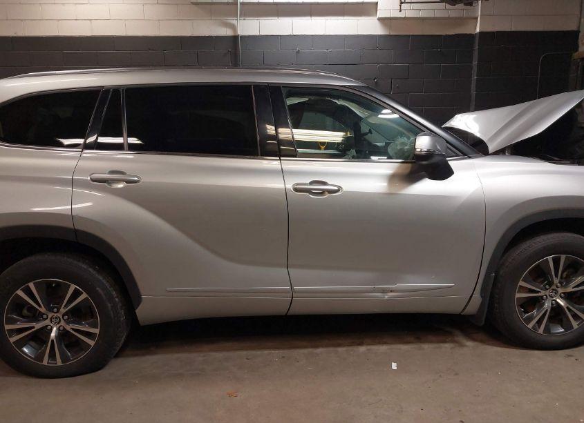 Photo 13 of 2021 Toyota Highlander XLE (VIN 5TDGZRBH7MS557986)