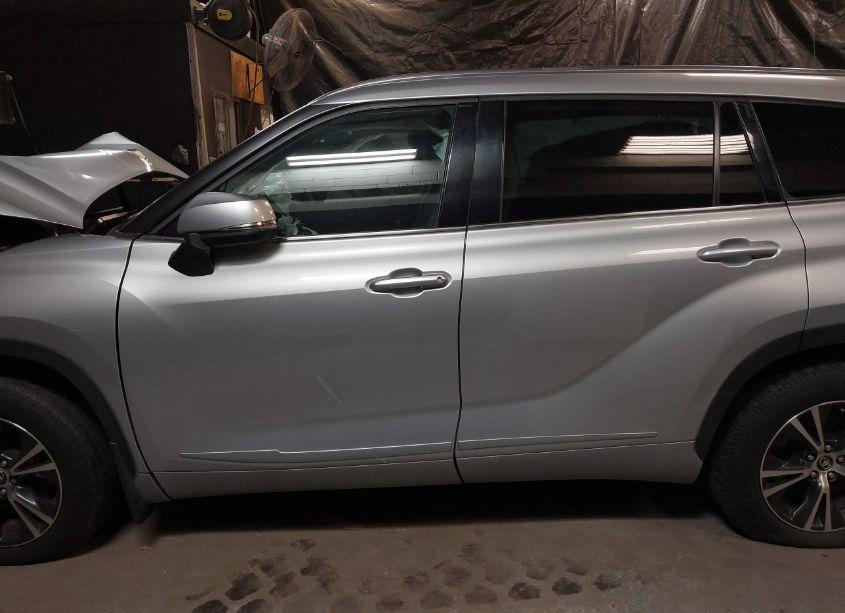 Photo 14 of 2021 Toyota Highlander XLE (VIN 5TDGZRBH7MS557986)
