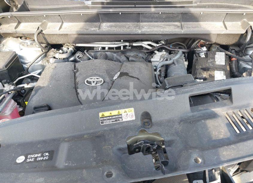 Photo 10 of 2022 Toyota Highlander XLE (VIN 5TDGZRBH7NS252893)