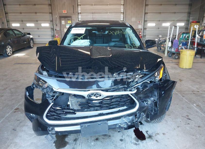 Photo 12 of 2022 Toyota Highlander XLE (VIN 5TDGZRBH7NS562428)