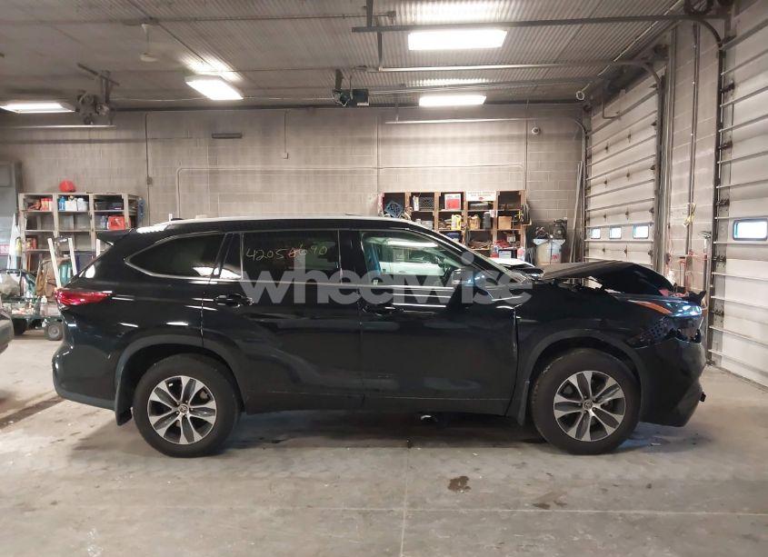 Photo 13 of 2022 Toyota Highlander XLE (VIN 5TDGZRBH7NS562428)