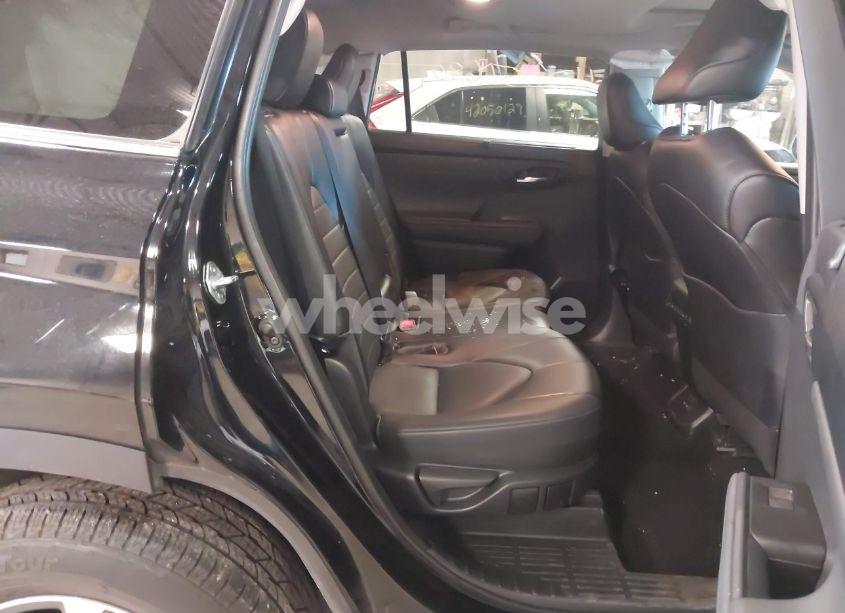 Photo 8 of 2022 Toyota Highlander XLE (VIN 5TDGZRBH7NS562428)