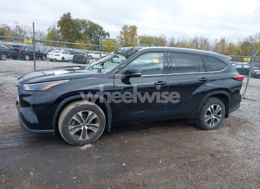 Photo 14 of 2022 Toyota Highlander XLE (VIN 5TDGZRBH7NS564695)