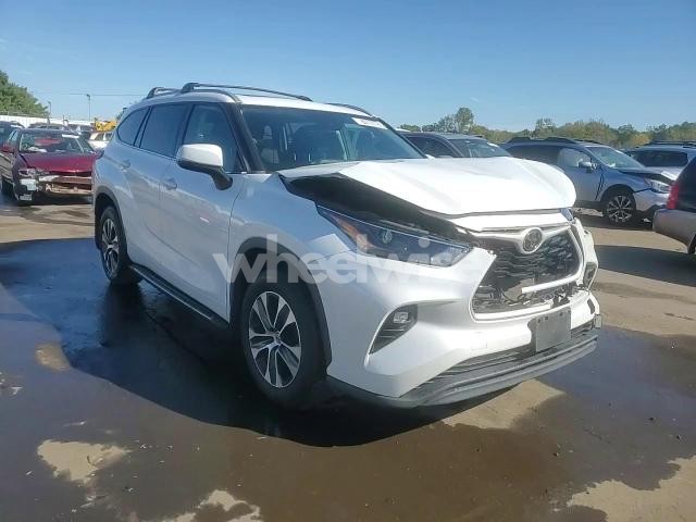 2022 TOYOTA HIGHLANDER XLE (VIN 5TDGZRBH7NS583117) main photo