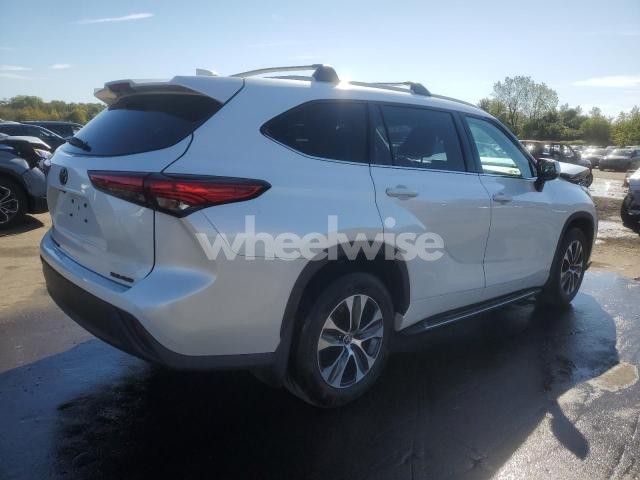 Photo 13 of 2022 TOYOTA HIGHLANDER XLE (VIN 5TDGZRBH7NS583117)