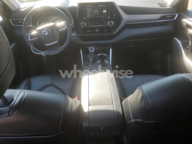 Photo 5 of 2022 TOYOTA HIGHLANDER XLE (VIN 5TDGZRBH7NS583117)