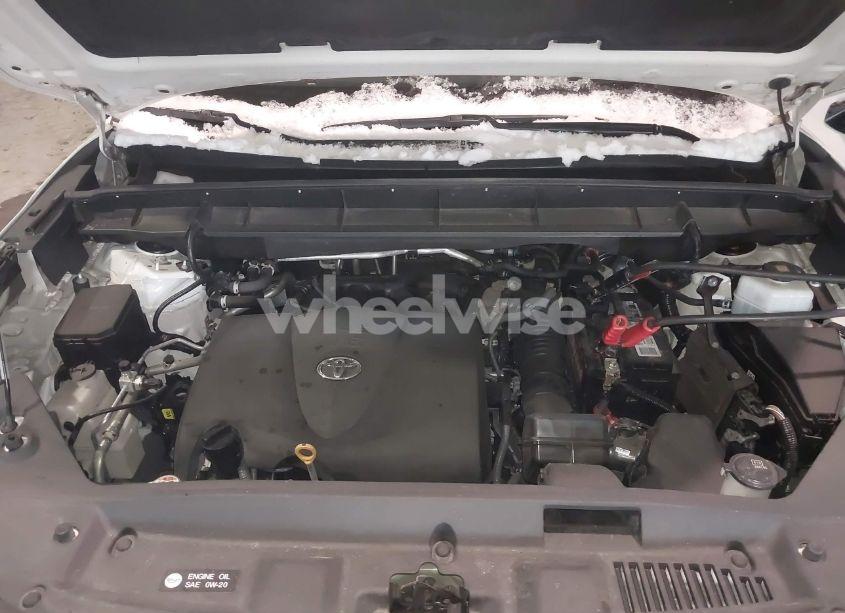 Photo 10 of 2022 Toyota Highlander XLE (VIN 5TDGZRBH7NS593517)