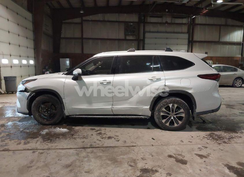 Photo 14 of 2022 Toyota Highlander XLE (VIN 5TDGZRBH7NS593517)