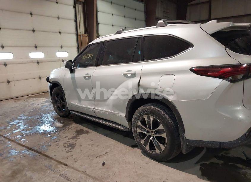 Photo 17 of 2022 Toyota Highlander XLE (VIN 5TDGZRBH7NS593517)