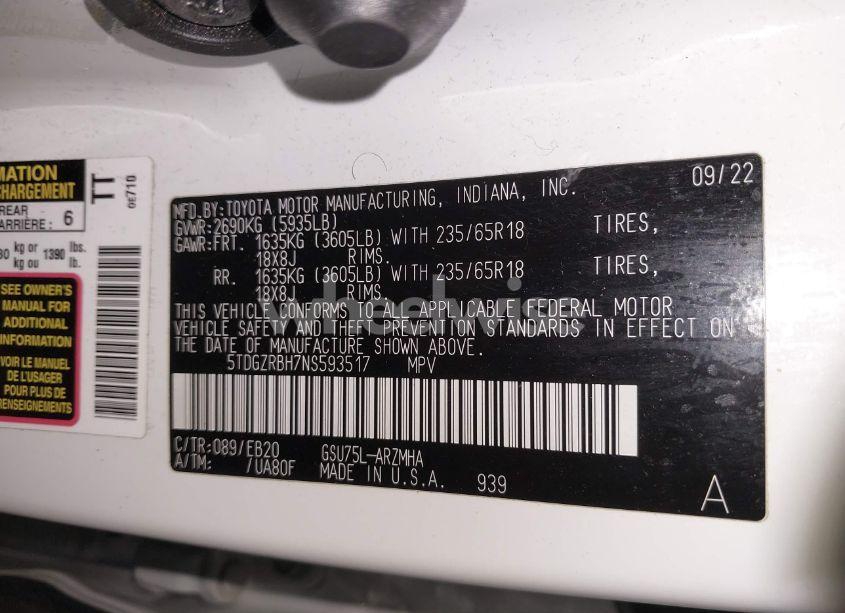 Photo 9 of 2022 Toyota Highlander XLE (VIN 5TDGZRBH7NS593517)