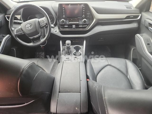 Photo 4 of 2020 TOYOTA HIGHLANDER XLE (VIN 5TDGZRBH8LS506687)