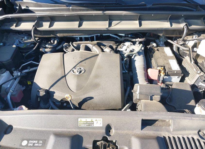 Photo 10 of 2021 Toyota Highlander XLE (VIN 5TDGZRBH8MS058260)