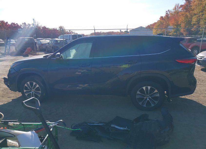 Photo 15 of 2021 Toyota Highlander XLE (VIN 5TDGZRBH8MS058260)