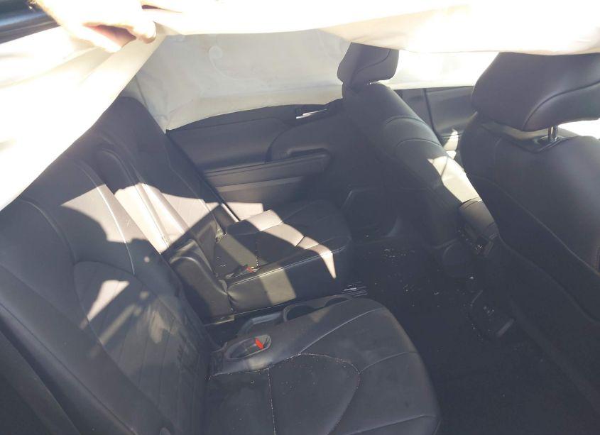Photo 8 of 2021 Toyota Highlander XLE (VIN 5TDGZRBH8MS058260)