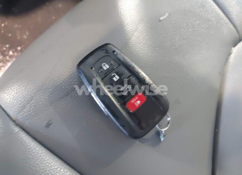 Photo 11 of 2021 Toyota Highlander XLE (VIN 5TDGZRBH8MS068612)