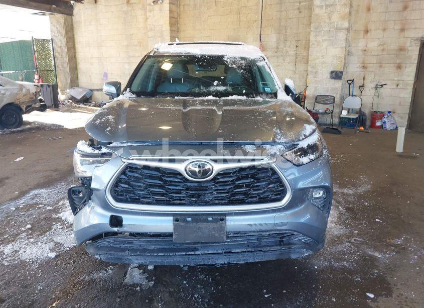 Photo 12 of 2021 Toyota Highlander XLE (VIN 5TDGZRBH8MS068612)