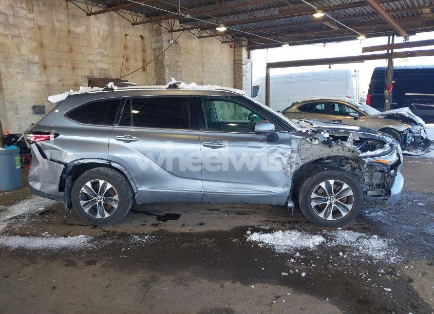 Photo 13 of 2021 Toyota Highlander XLE (VIN 5TDGZRBH8MS068612)