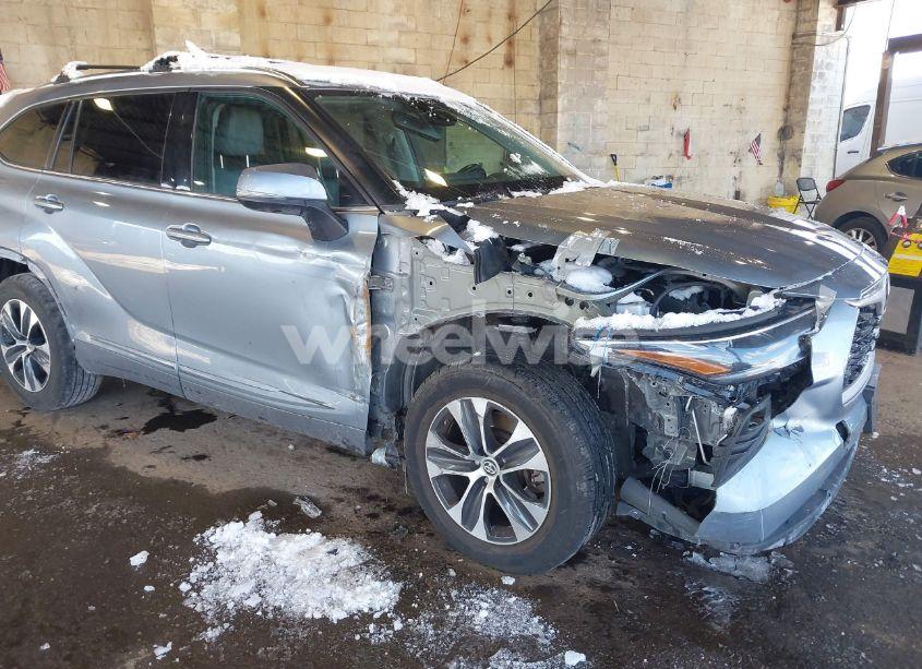Photo 6 of 2021 Toyota Highlander XLE (VIN 5TDGZRBH8MS068612)