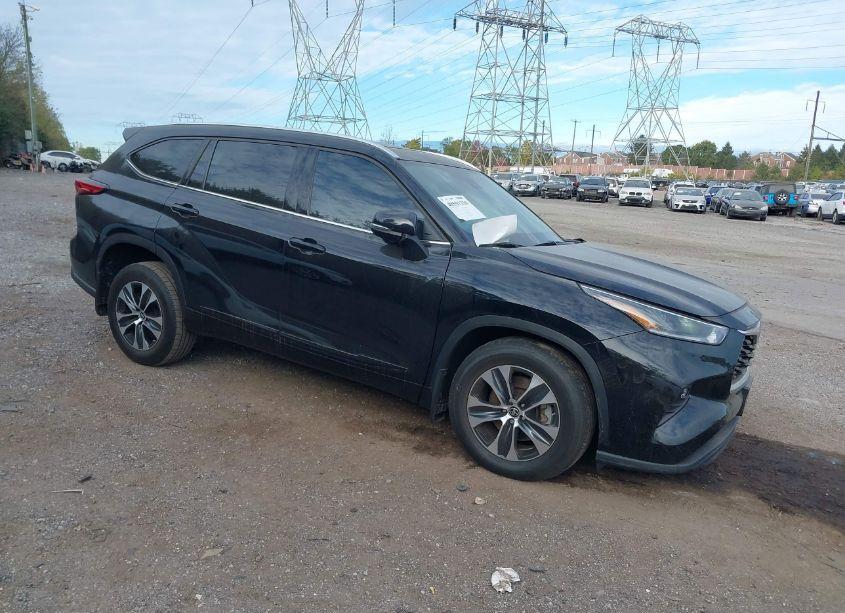 2021 Toyota Highlander XLE (VIN 5TDGZRBH8MS110115) main photo