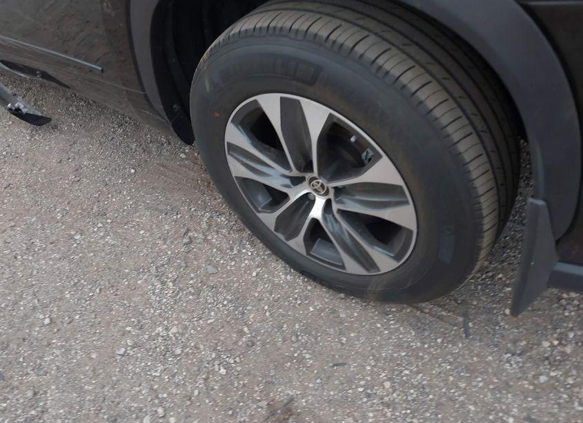 Photo 12 of 2021 Toyota Highlander XLE (VIN 5TDGZRBH8MS110115)