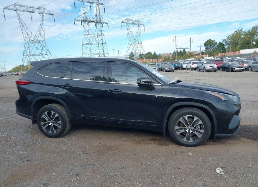 Photo 14 of 2021 Toyota Highlander XLE (VIN 5TDGZRBH8MS110115)