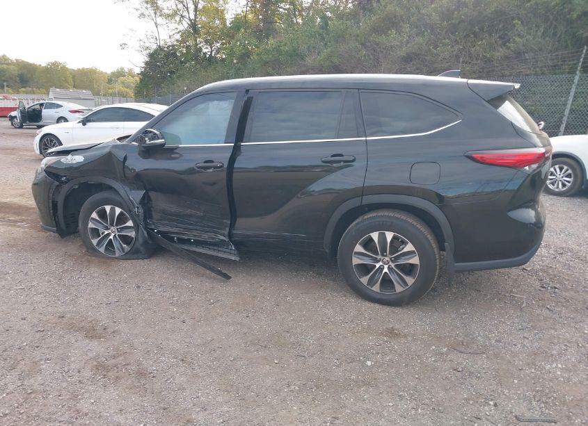 Photo 15 of 2021 Toyota Highlander XLE (VIN 5TDGZRBH8MS110115)