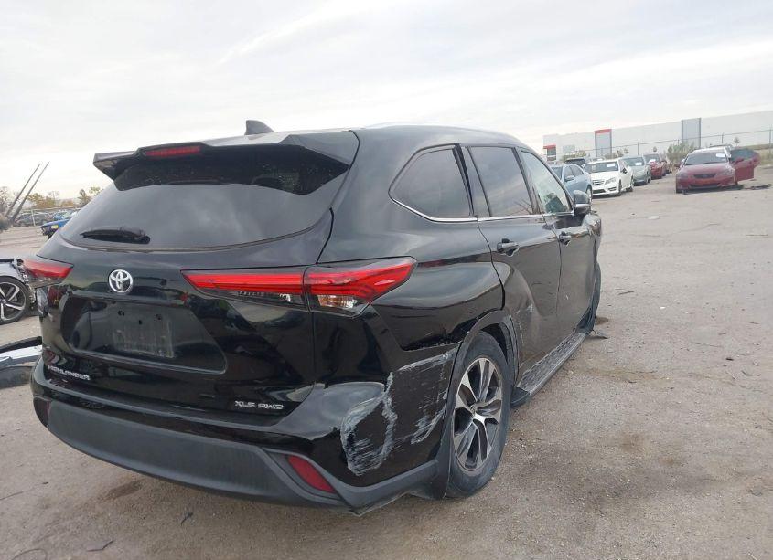 Photo 4 of 2021 Toyota Highlander XLE (VIN 5TDGZRBH8MS127237)