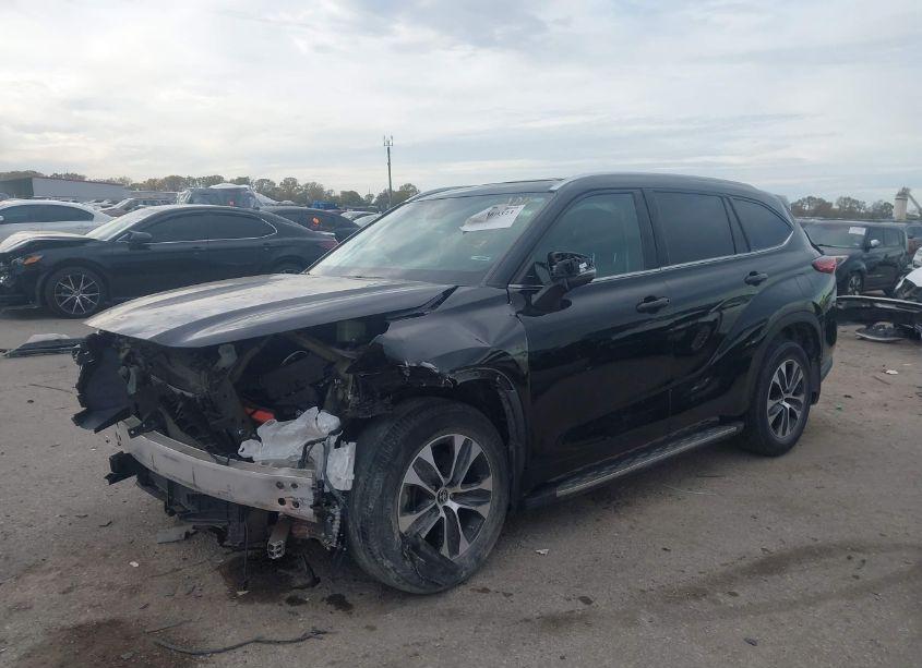 Photo 6 of 2021 Toyota Highlander XLE (VIN 5TDGZRBH8MS127237)