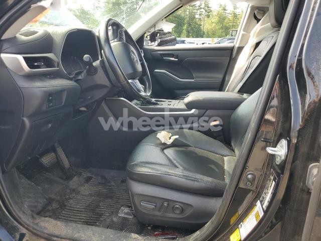 Photo 3 of 2021 TOYOTA HIGHLANDER XLE (VIN 5TDGZRBH8MS532112)