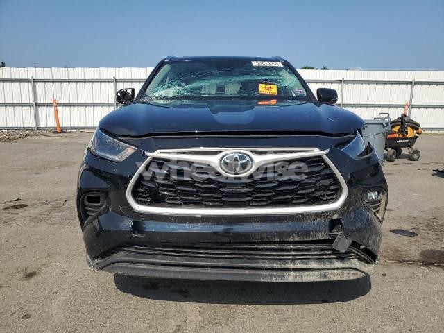 Photo 4 of 2021 TOYOTA HIGHLANDER XLE (VIN 5TDGZRBH8MS532112)