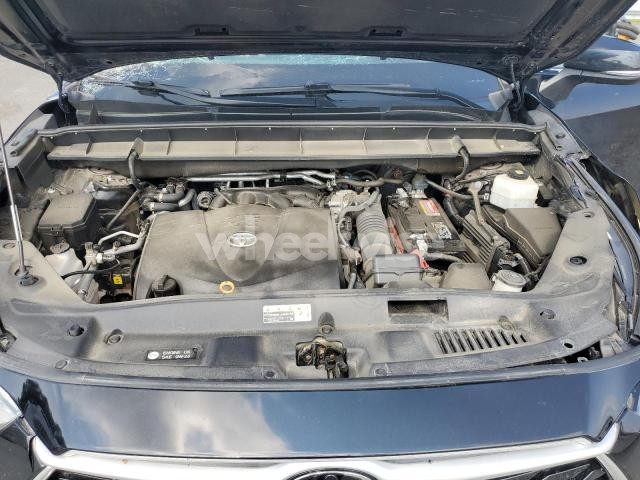 Photo 5 of 2021 TOYOTA HIGHLANDER XLE (VIN 5TDGZRBH8MS532112)